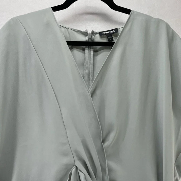 EXPRESS Blouse Size XL Crepe Surplice Twist Front Dolman Sleeve Back Zip Gray - Picture 2 of 13
